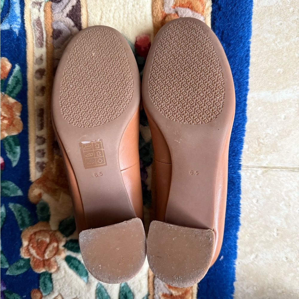 Tory Burch Tan Block Heels with Gold Logo Size 6.5 - Picture 7 of 8